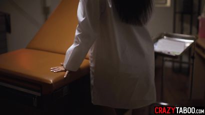 Panic Nurse Asked Doctor For The Help