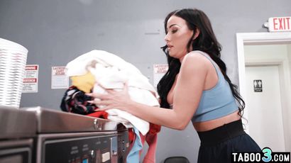 Full Breasted Mommy Screwed At A Public Laundromat