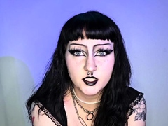 Brunette Solo Honey Shows Her Masturbating Skills