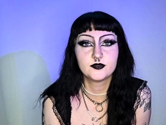 Brunette Solo Honey Shows Her Masturbating Skills