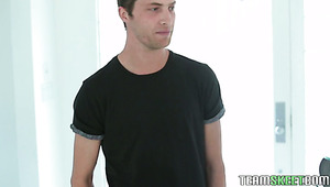 Fablous Blonde Hot Babe Sucking A Huge Dick In The Kitchen