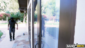 Osa Lovely Fucks A Robber