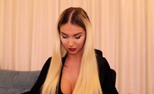 Lingerie Clad Babe Flashes Pussy And Twerking Skills