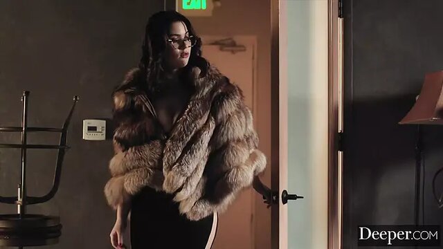 Bratty Boss’s Wife Ellie Demands To Be Used By A Big Man