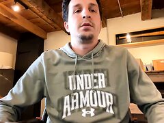 Horny Office Guy Jerks Off And Cums All Over His Desk